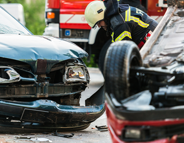 Situação de capotamento com intervenção de meios de socorro