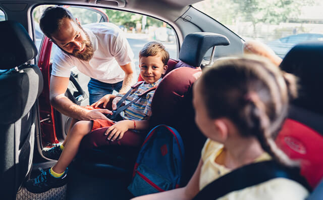 Crianças seguras no carro