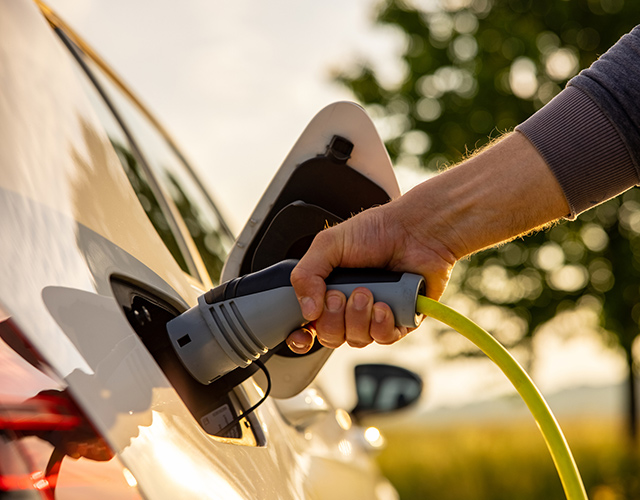Abastecimento de carro eléctrico durante viagem