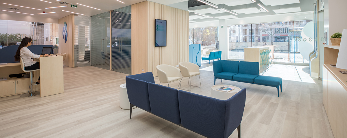 Receção de Clínica Médis nas Amoreiras, marca parceira do cartão de desconto Seguro Directo