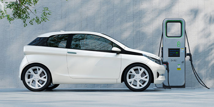 Carro elétrico em carregamento - uma inovação da Mobilidade Elétrica