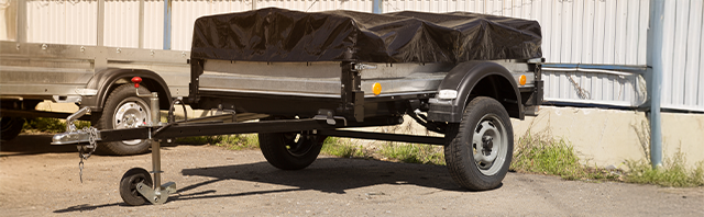 Reboque ligeiro (até 750 kg) de atrelado estacionado