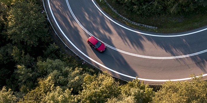 Carro circula na estrada após proprietário ter feito o Registo Automóvel